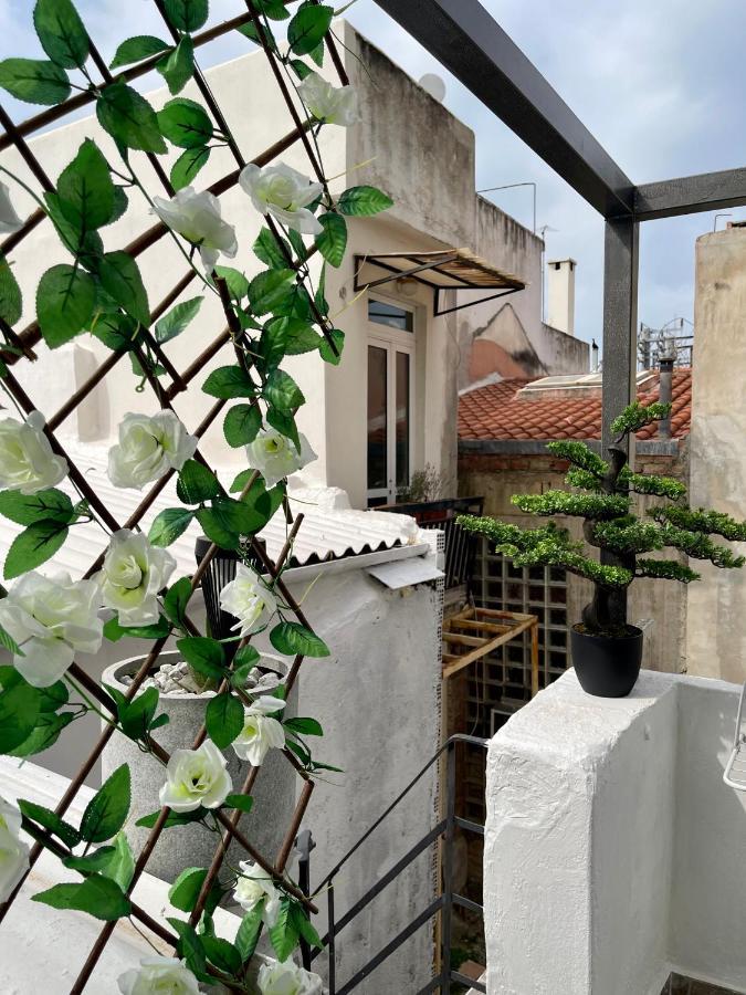 Oikiastudios2 Patras Luaran gambar